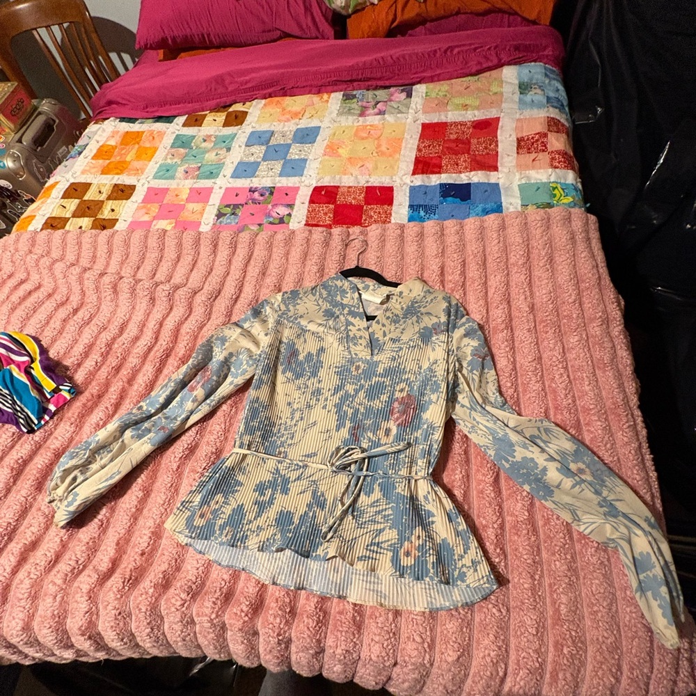 Vintage Floral Blue and Cream Blouse with Belt